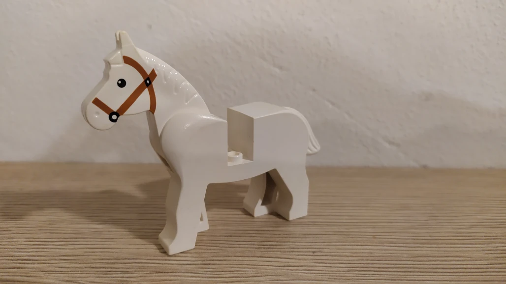 Lego figurka koník bílý zažloutlý, použitý
