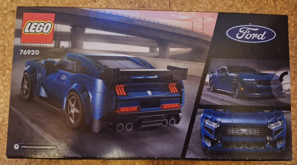 Sportovní auto Ford Mustang Dark Horse