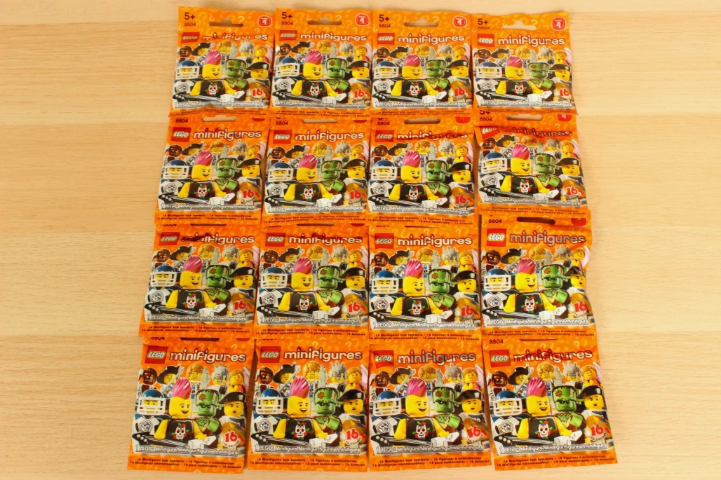 LEGO 8804-17 LEGO Minifigures - Series 4 - Complete