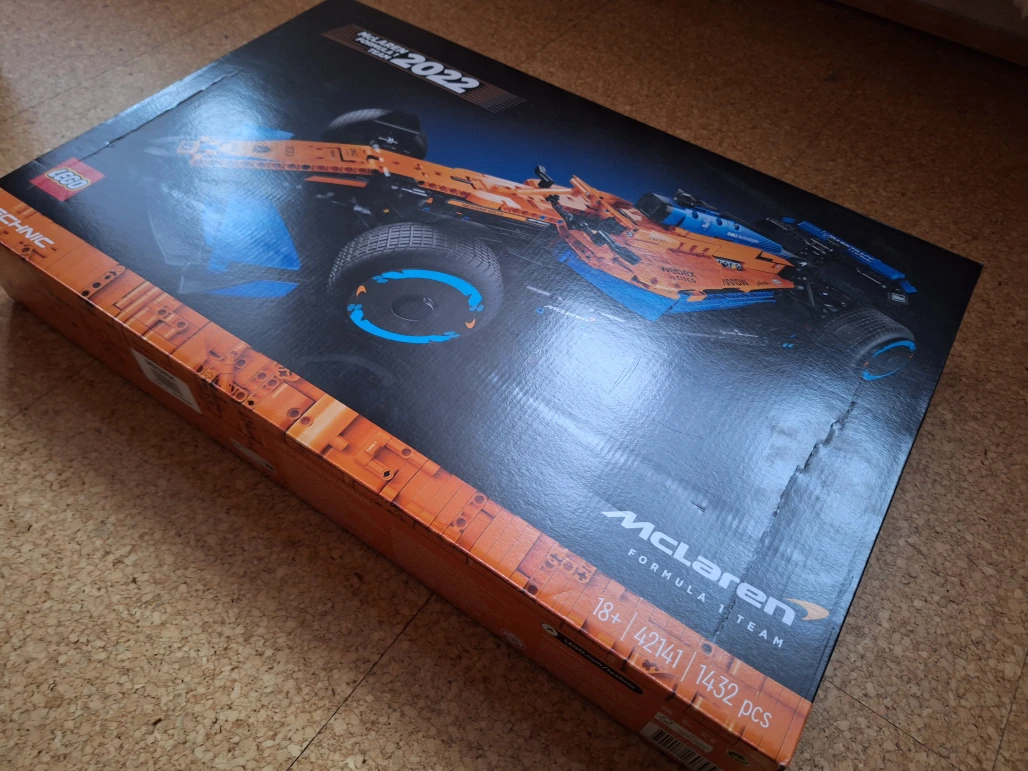 Závodní auto McLaren Formule 1