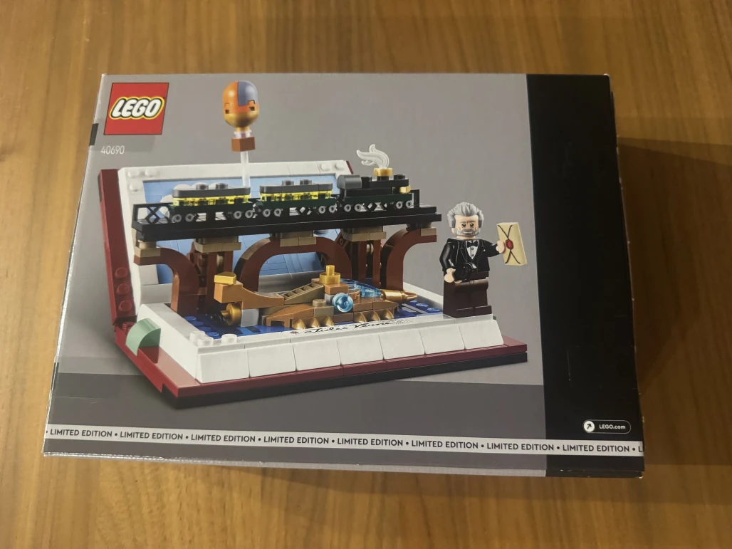 LEGO 40690 Pocta knihám Julese Vernea