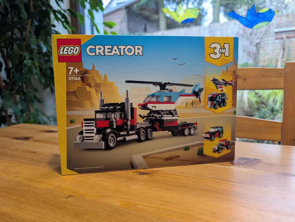 LEGO 31146 Náklaďák s plochou korbou a helikoptéra