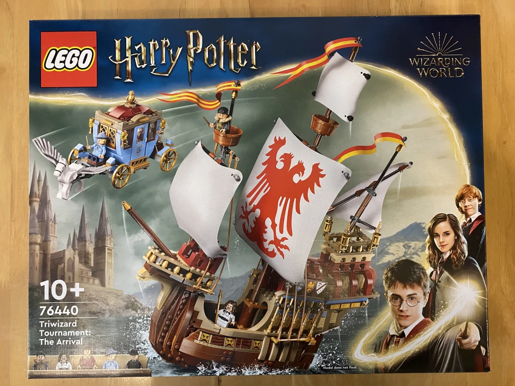 LEGO 76440 Turnaj tří kouzelníků: Příjezd