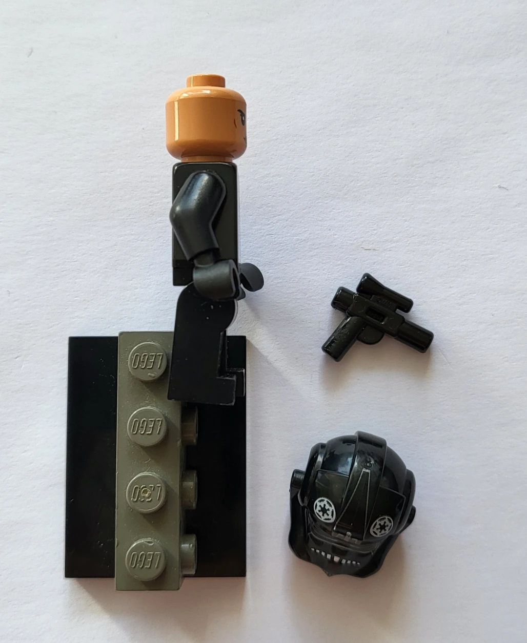 Imperial TIE Fighter / Interceptor Pilot - Female, Nougat Head (75348)