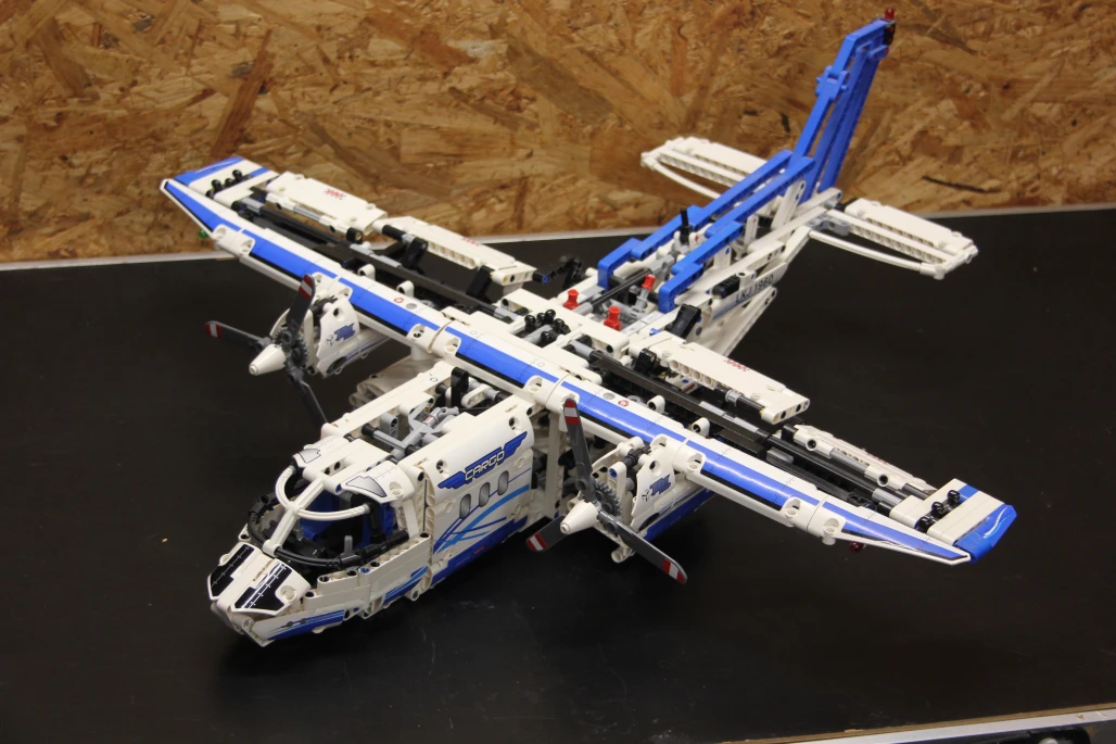LEGO 42025 Nákladní letadlo