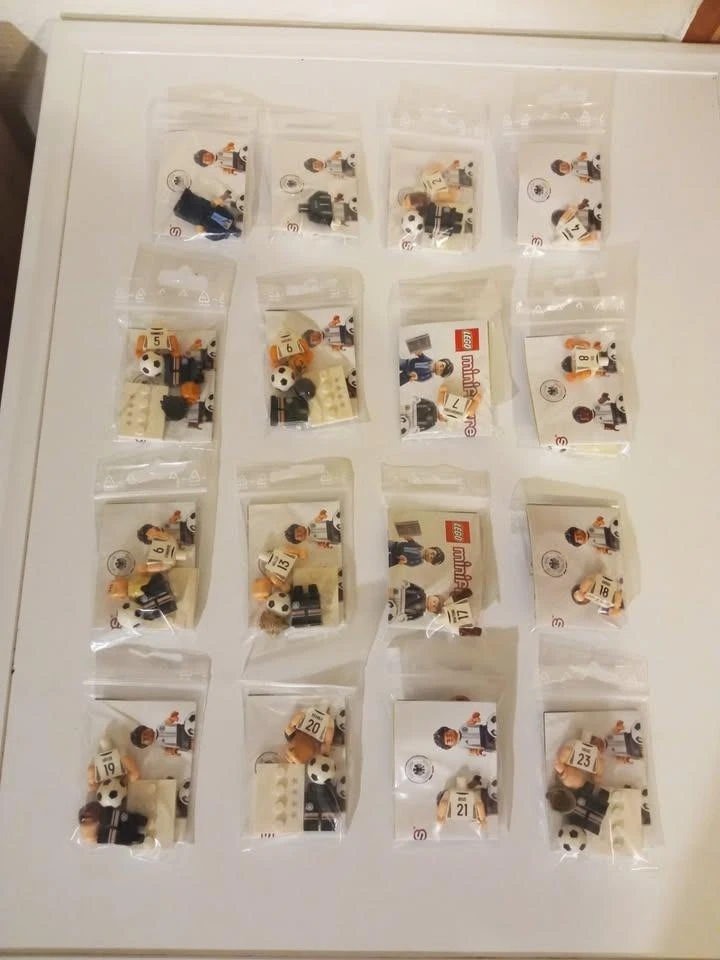 LEGO Minifigures - DFB Series {Random bag}