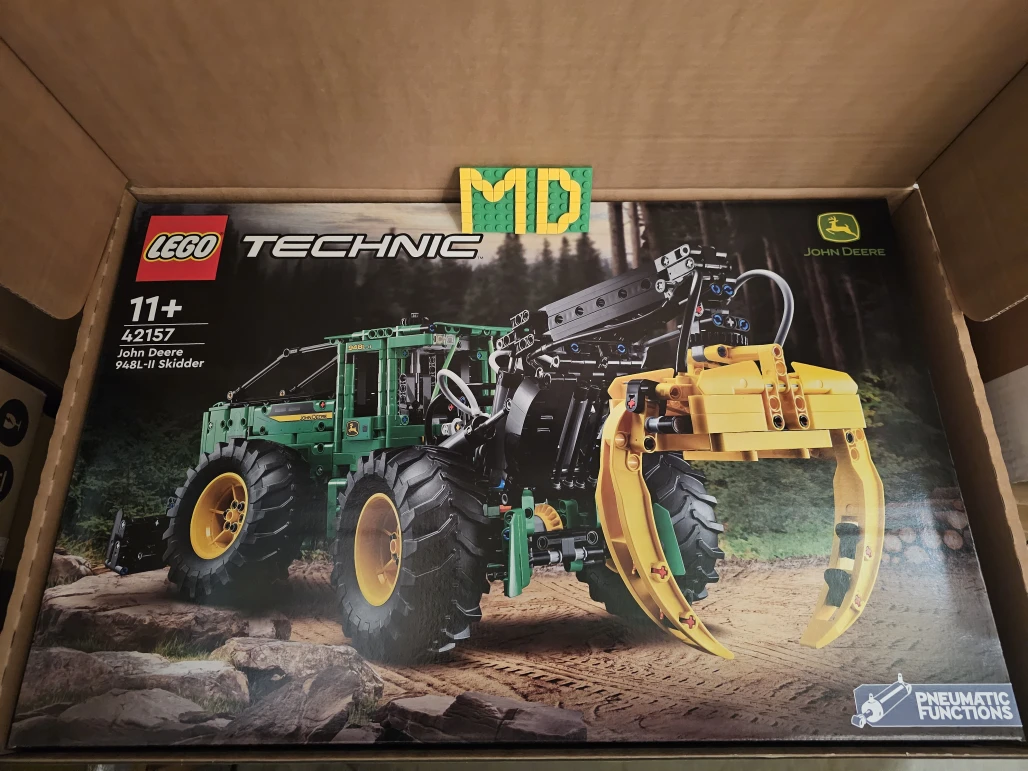 LEGO 42157 Lesní traktor John Deere 948L-II