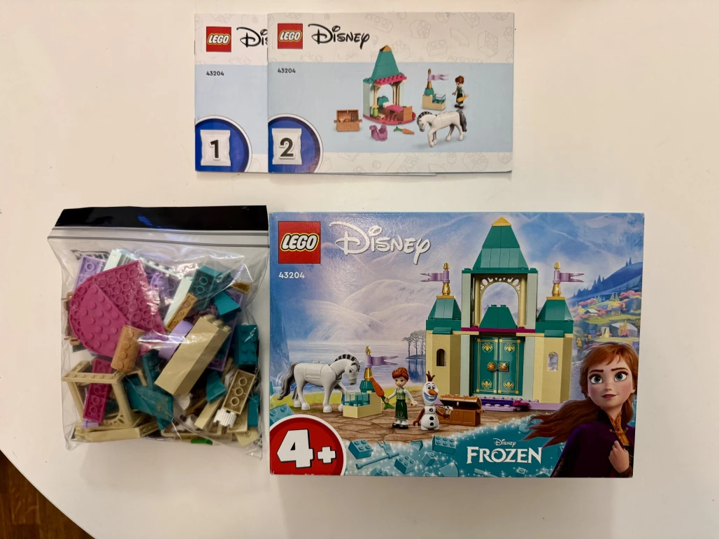 LEGO 43204 Zábava na zámku s Annou a Olafem