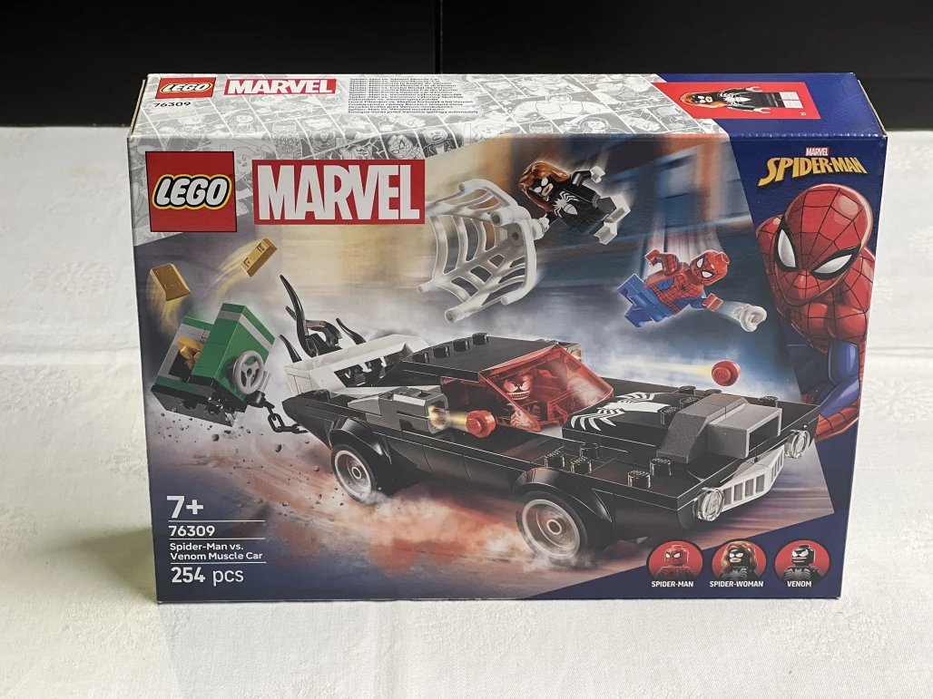 LEGO 76309 Spider-Man vs. Venomův výkonný sporťák