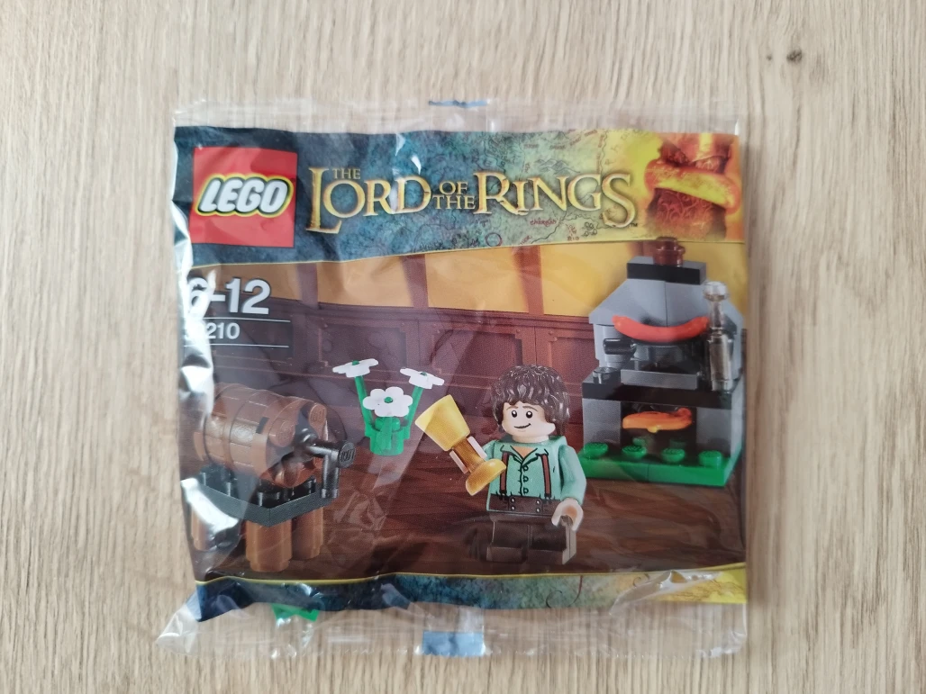 LEGO 30210 Frodo with cooking corner
