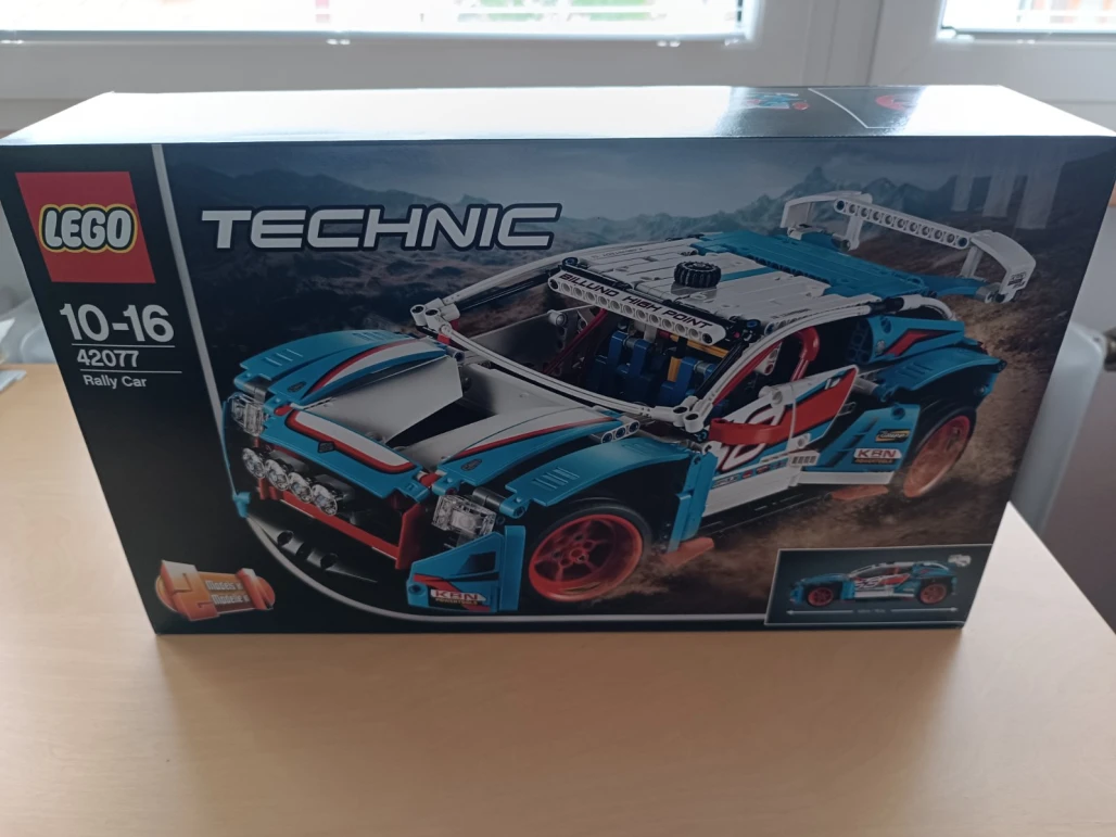 Závodní auto