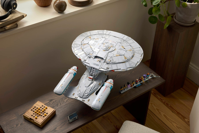 Star Trek: U.S.S. Enterprise NCC-1701-D™
