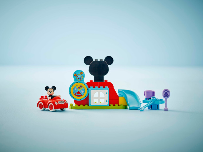 Mickeyho klubík a auto