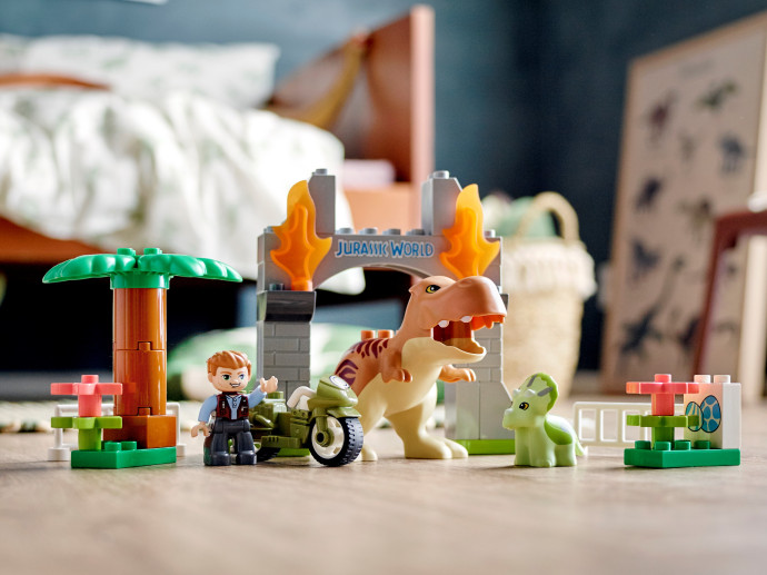 T-Rex a Triceratops na útěku