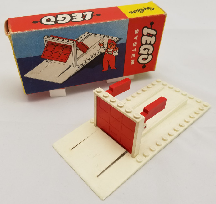 Garage Plate and Door (White Base and Door Frame)
