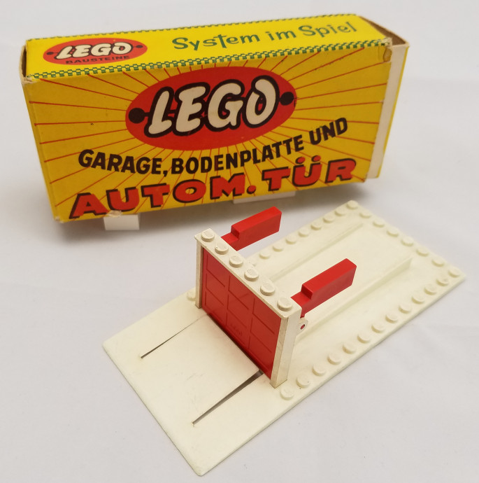 Garage Plate and Door (White Base and Door Frame)