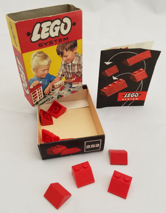 2 x 2 Sloping Roof Bricks, Red