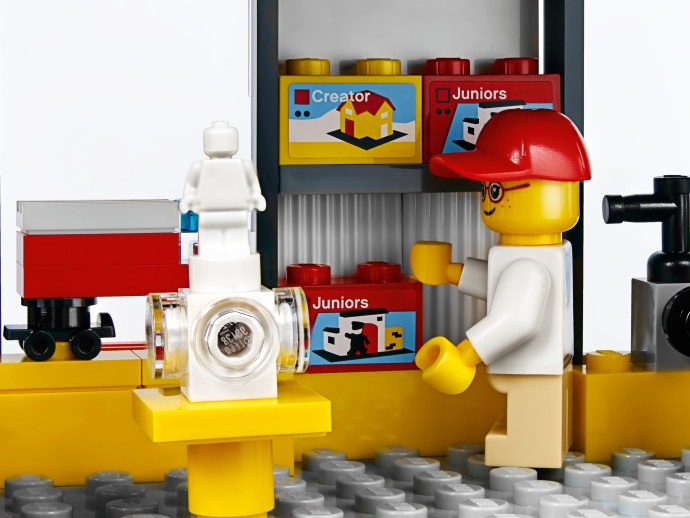 LEGO Brand Retail Store