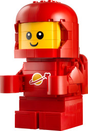 Zvětšený malý astronaut