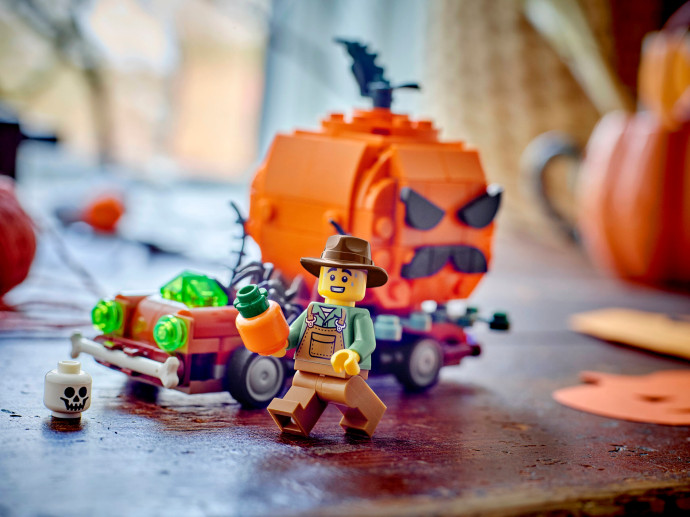 Pick-up s halloweenskymi tekvicami