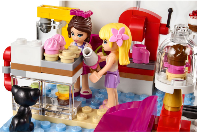 Heartlake Cupcake Café
