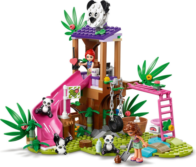 Pandí domek na stromě v džungli