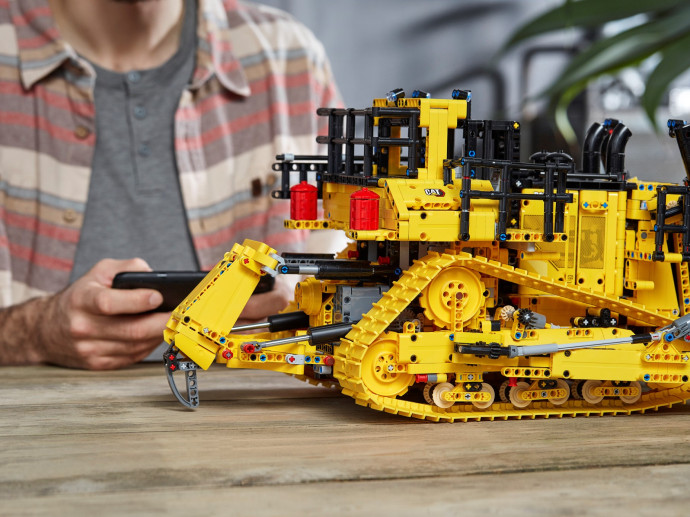 Buldozér Cat® D11 ovládaný aplikáciou