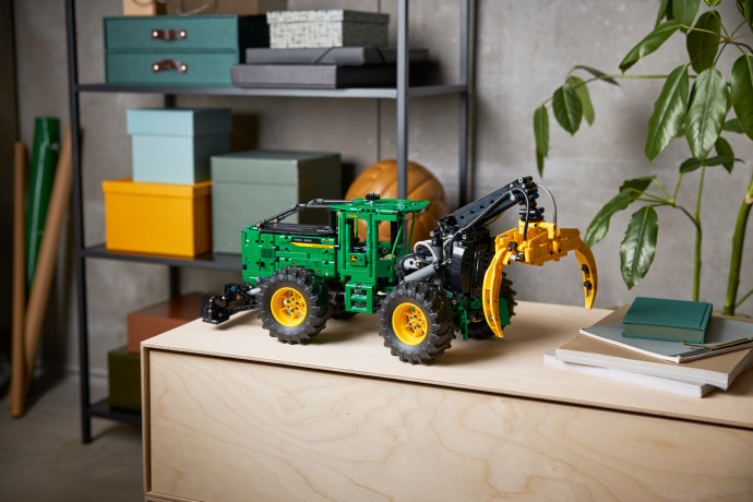 Lesní traktor John Deere 948L-II