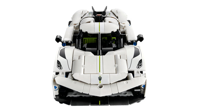 Biele hyperauto Koenigsegg Jesko Absolut