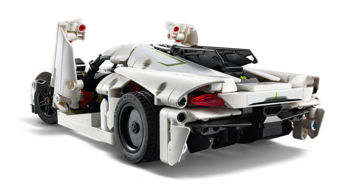 Biele hyperauto Koenigsegg Jesko Absolut