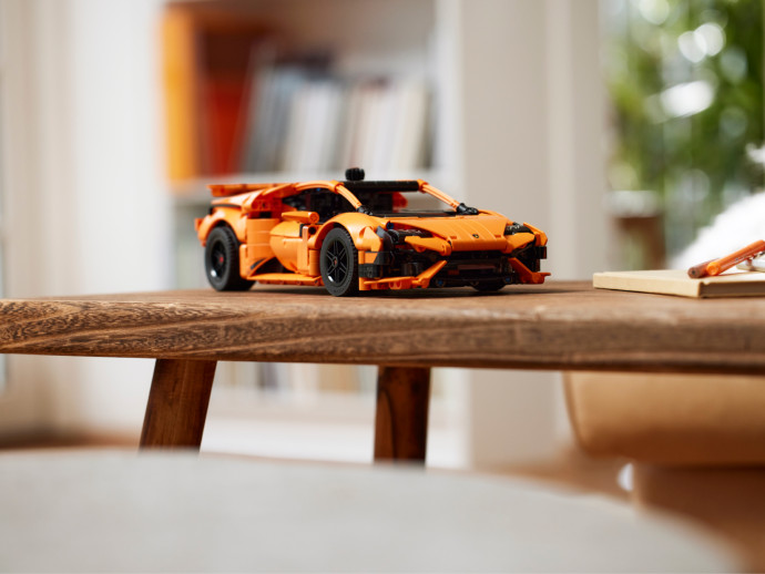 Oranžové Lamborghini Huracán Tecnica