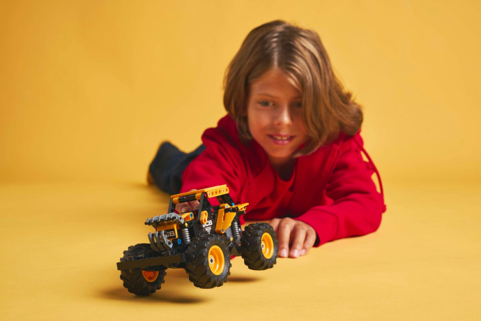 Monster Jam™ DIGatron™ s natahovacím motorem
