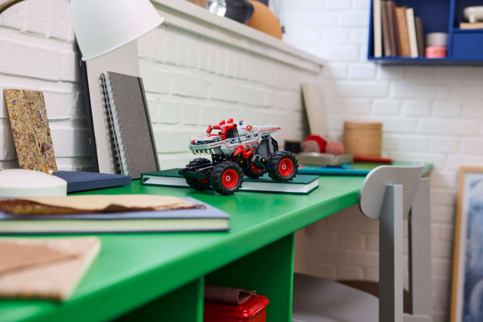 Monster Jam™ ThunderROARus™ s naťahovacím motorom