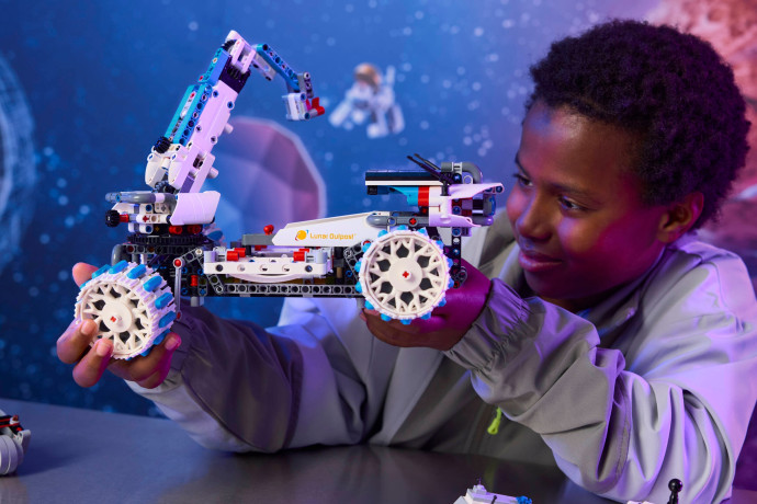 Lunárny rover Lunar Outpost™