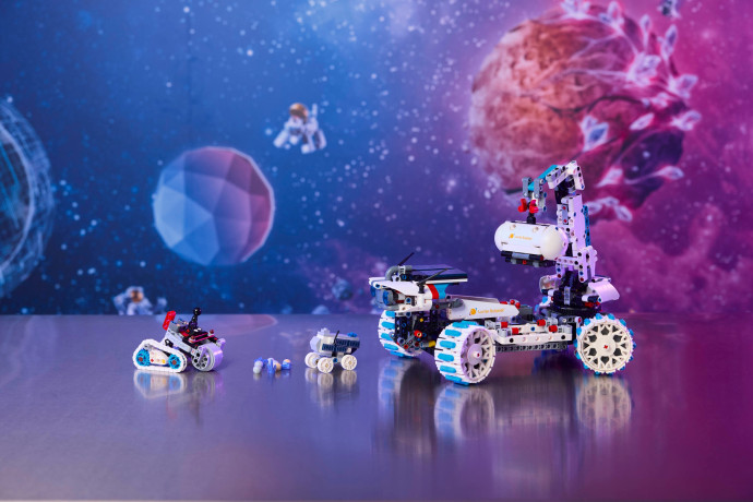 Lunárny rover Lunar Outpost™