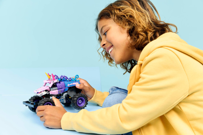 Monster Jam™ Sparkle Smash™ s naťahovacím motorom