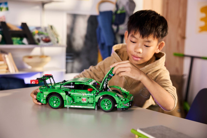 Auto Porsche 911 GT3 R REXY AO Racing