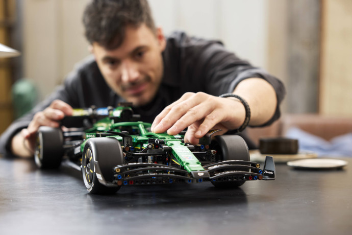 Aston Martin Aramco AMR25 F1 Car
