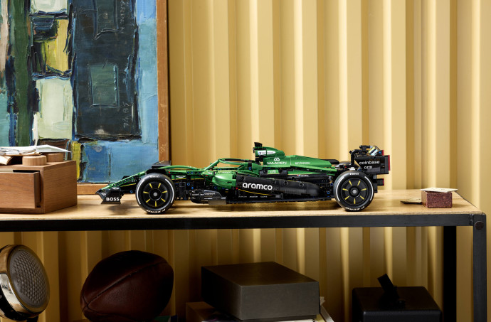 Aston Martin Aramco AMR25 F1 Car