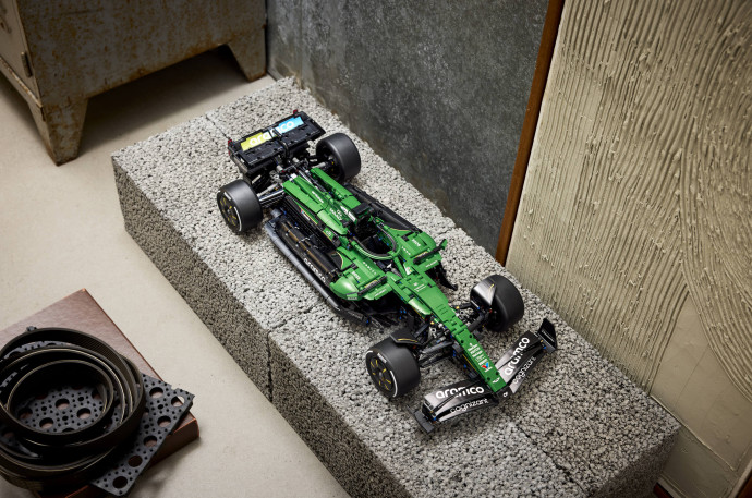 Aston Martin Aramco AMR25 F1 Car