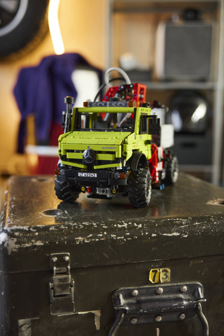 Mercedes-Benz Unimog U 5023 so žeriavom