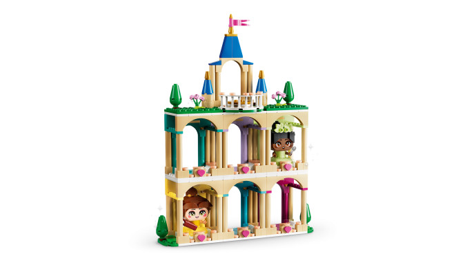 Mini Bella a Tiana s hradom