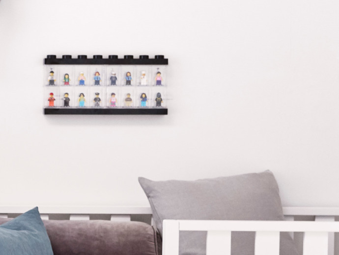 LEGO VÝSTAVNÁ VITRÍNKA NA 16 MINIFIGÚROK − ČIERNA