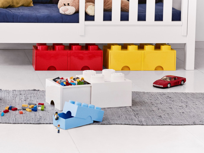 Červená úložná LEGO® kocka s 8 výstupkami a zásuvkou