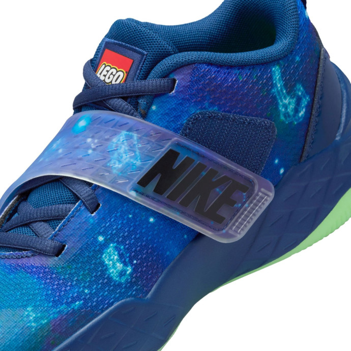 Tenisky Hustle D 12 z kolekcie Nike x LEGO® – staršie deti