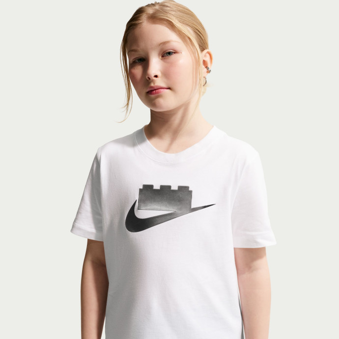 Tričko pre staršie deti z kolekcie Nike x LEGO® – biela