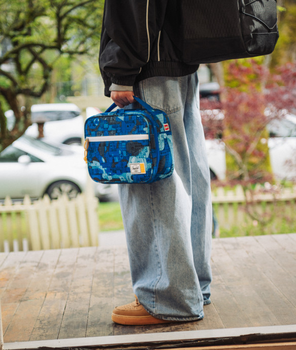 Obedár Pop Quiz Little Herschel™ – Modré abstraktné kocky