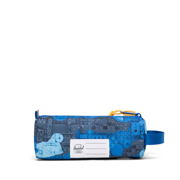 Peračník Little Herschel™ Settlement – Modré abstraktné kocky