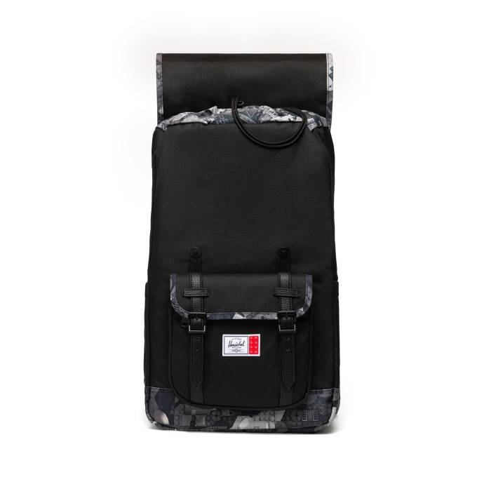 Batoh Herschel Little America™ – Čierny/čierne abstraktné kocky