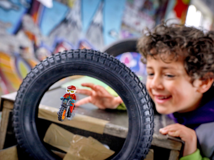 Ohnivá kaskadérská motorka